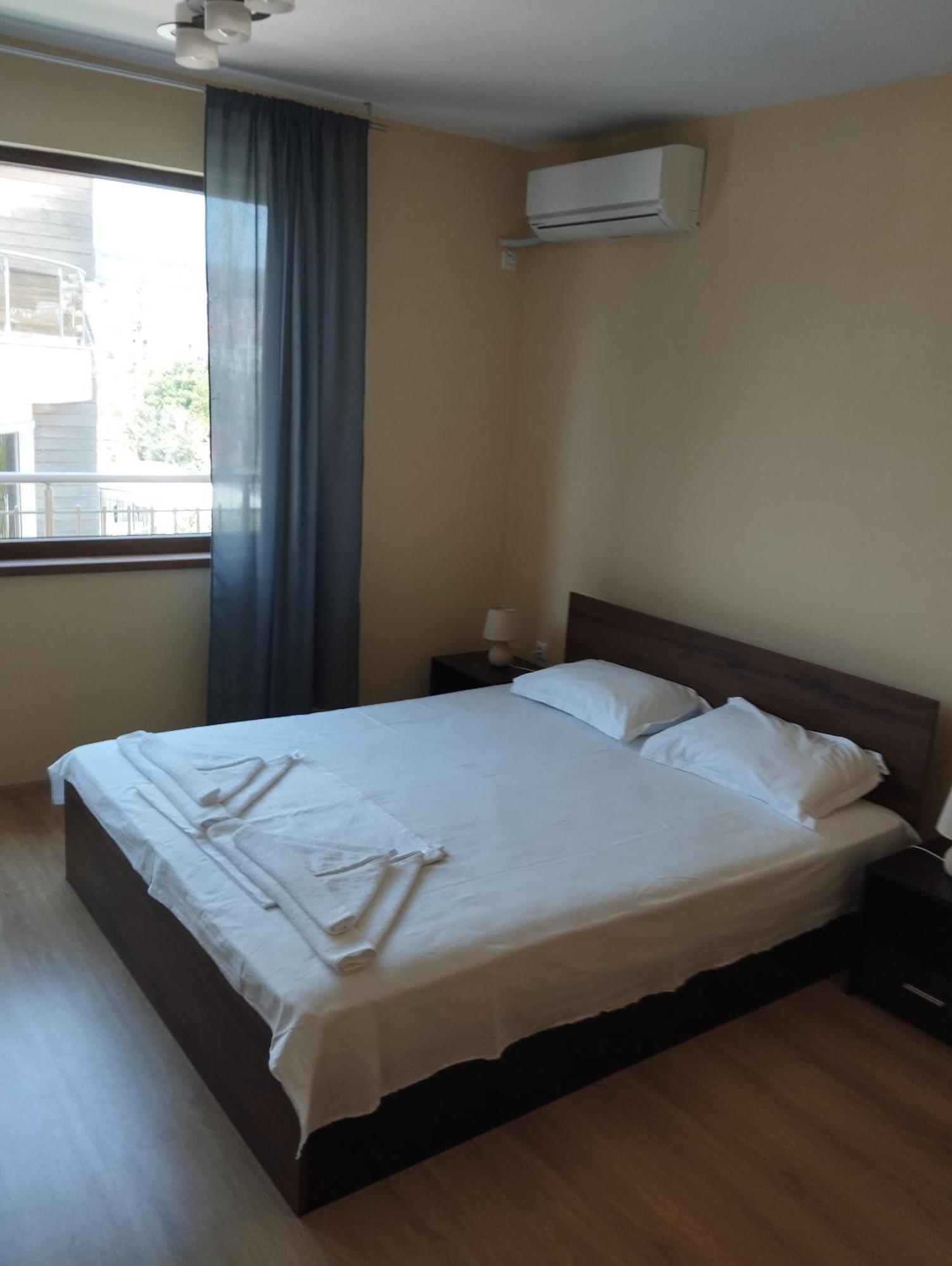 Alfa Guest Rooms With Parking Варна Екстер'єр фото