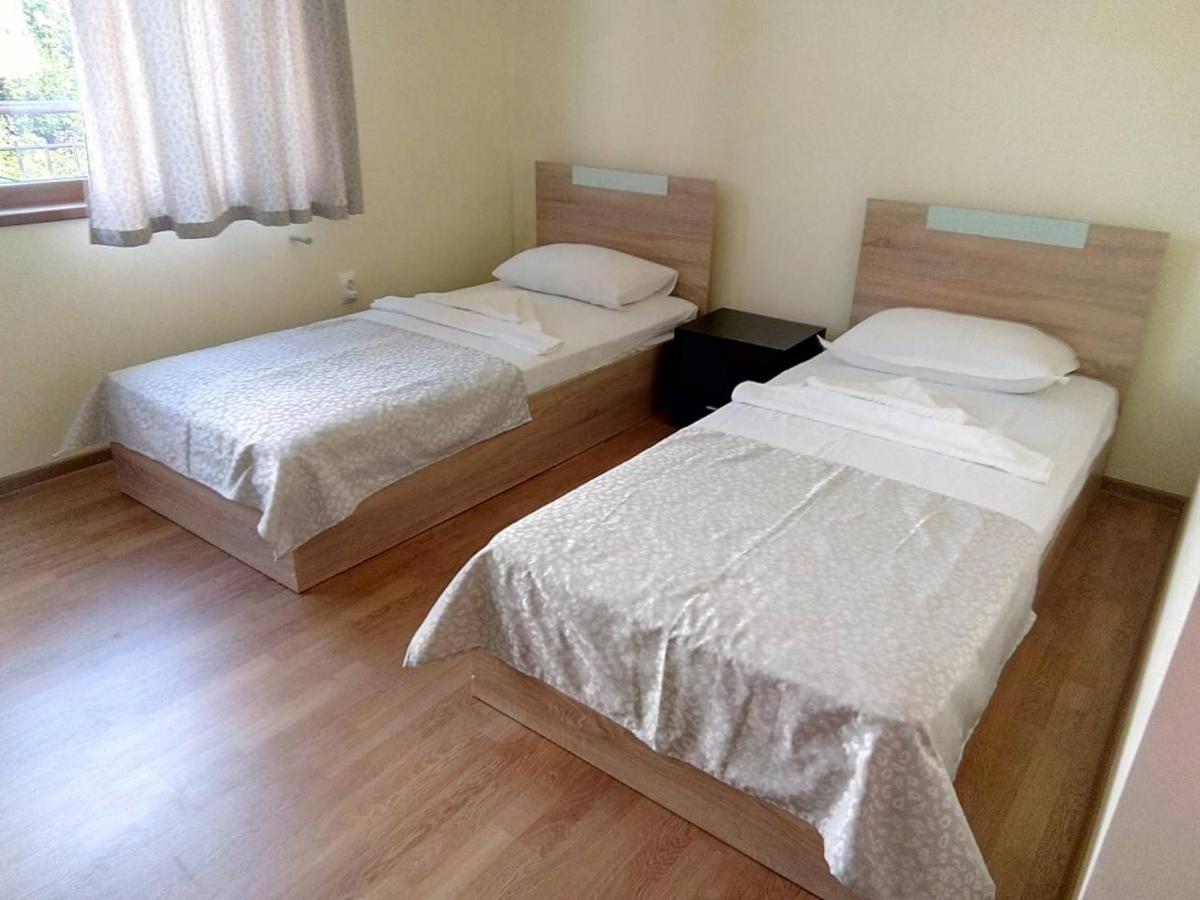 Alfa Guest Rooms With Parking Варна Екстер'єр фото