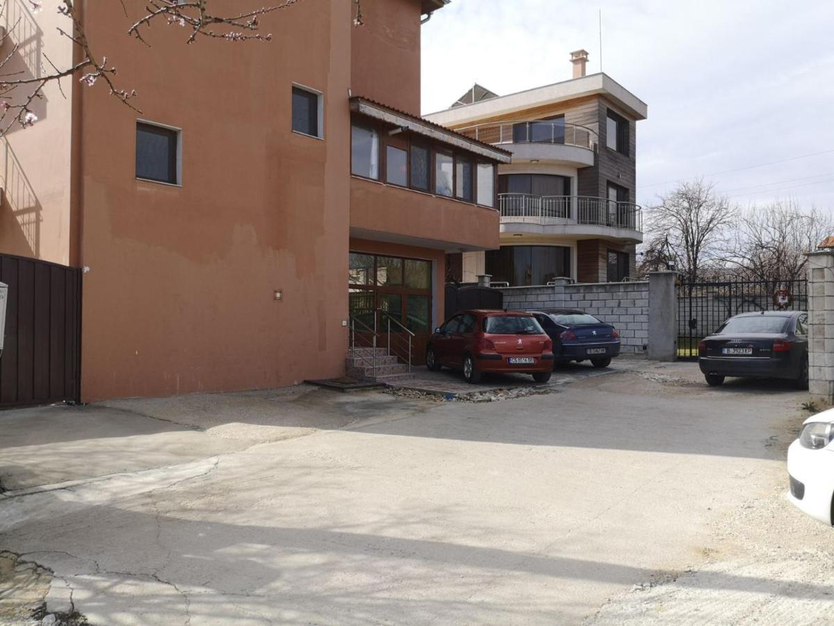 Alfa Guest Rooms With Parking Варна Екстер'єр фото