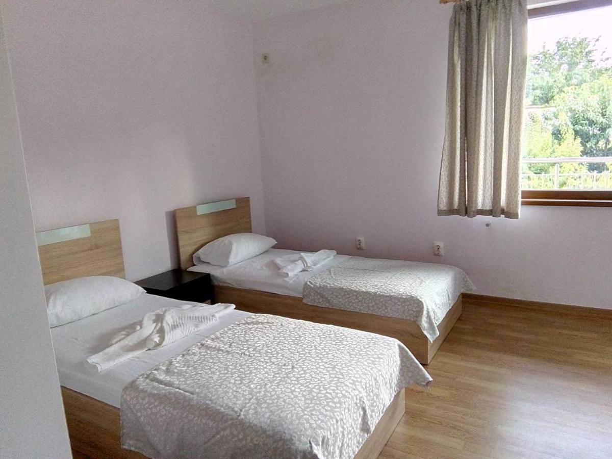 Alfa Guest Rooms With Parking Варна Екстер'єр фото