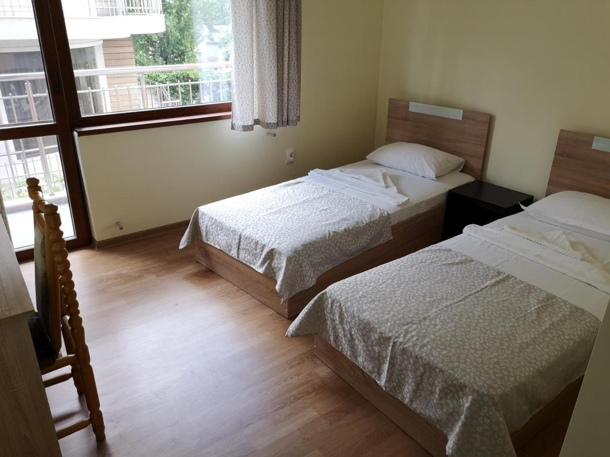 Alfa Guest Rooms With Parking Варна Екстер'єр фото