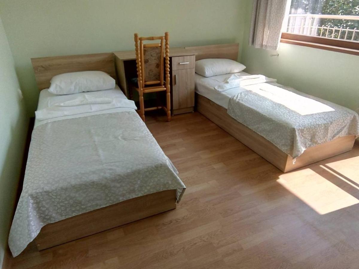 Alfa Guest Rooms With Parking Варна Екстер'єр фото